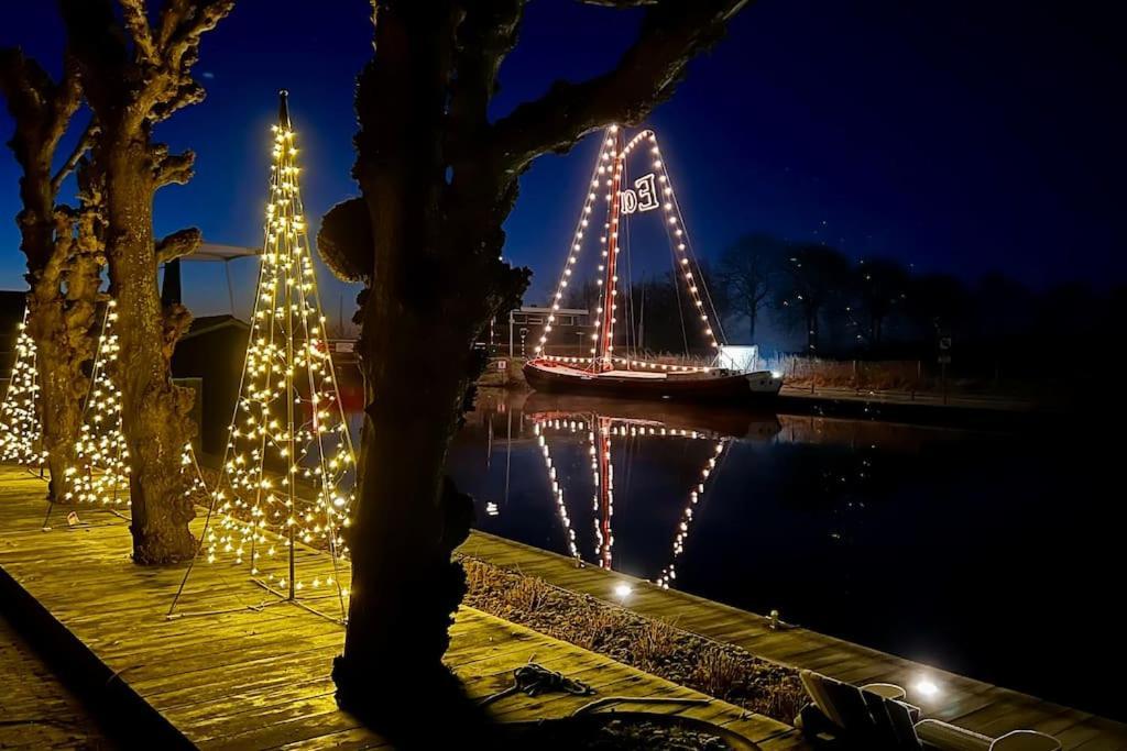 Puur Eastermar - Monumentaal, Authentiek En Luxe Koetshuis Aan Open Vaarwater Met Jacuzzi En Sauna Oostermeer Exteriér fotografie