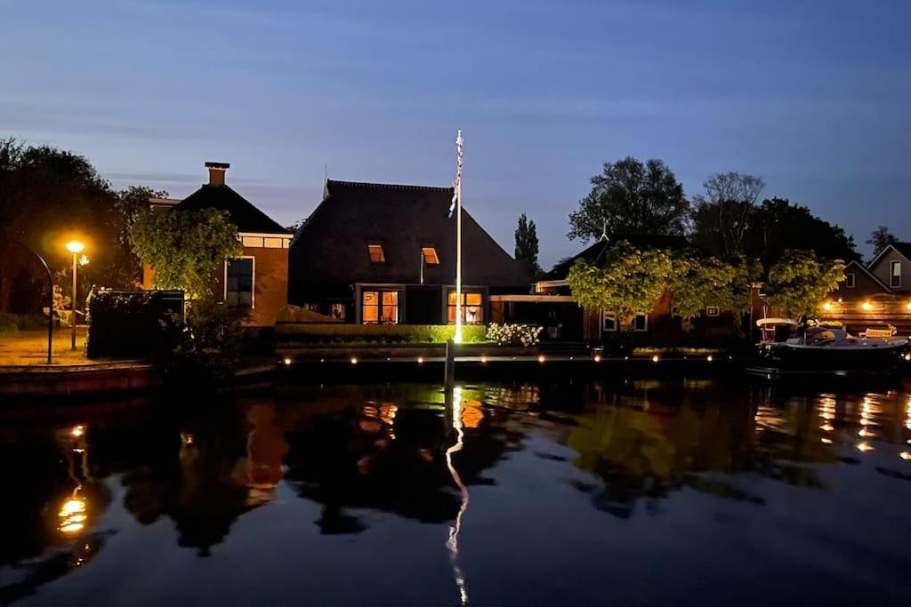 Puur Eastermar - Monumentaal, Authentiek En Luxe Koetshuis Aan Open Vaarwater Met Jacuzzi En Sauna Oostermeer Exteriér fotografie