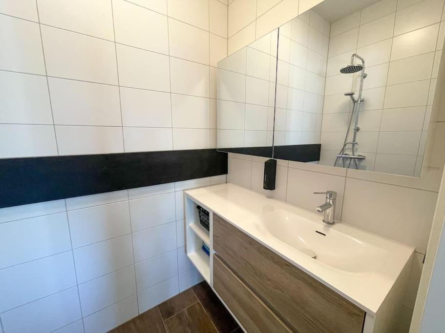 Puur Eastermar - Monumentaal, Authentiek En Luxe Koetshuis Aan Open Vaarwater Met Jacuzzi En Sauna Oostermeer Exteriér fotografie