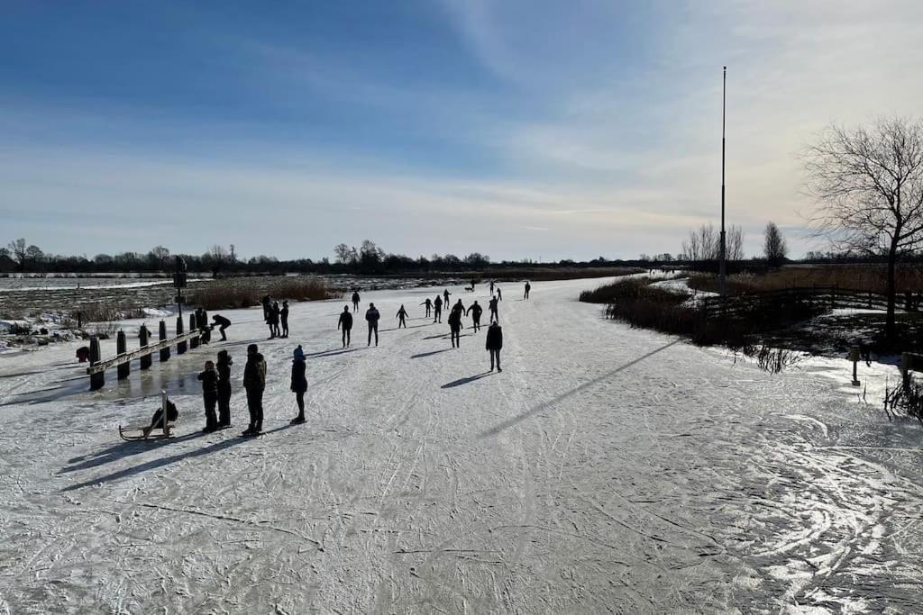 Puur Eastermar - Monumentaal, Authentiek En Luxe Koetshuis Aan Open Vaarwater Met Jacuzzi En Sauna Oostermeer Exteriér fotografie