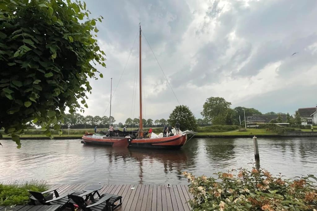 Puur Eastermar - Monumentaal, Authentiek En Luxe Koetshuis Aan Open Vaarwater Met Jacuzzi En Sauna Oostermeer Exteriér fotografie