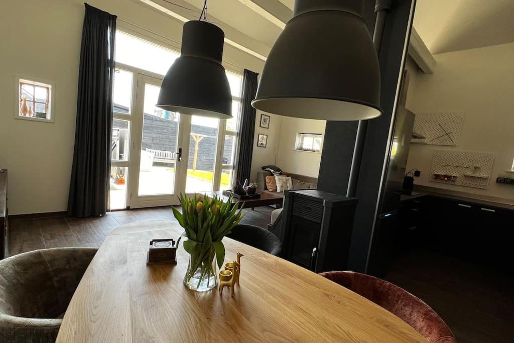 Puur Eastermar - Monumentaal, Authentiek En Luxe Koetshuis Aan Open Vaarwater Met Jacuzzi En Sauna Oostermeer Exteriér fotografie