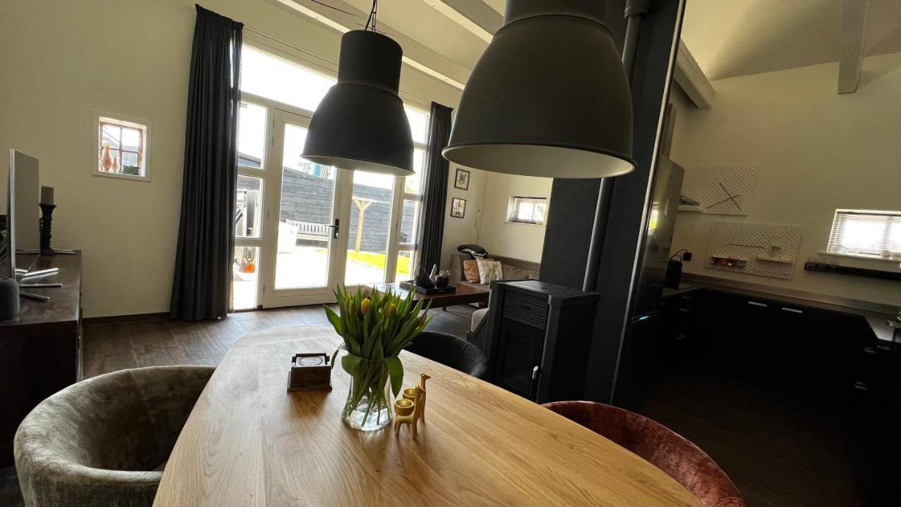 Puur Eastermar - Monumentaal, Authentiek En Luxe Koetshuis Aan Open Vaarwater Met Jacuzzi En Sauna Oostermeer Exteriér fotografie