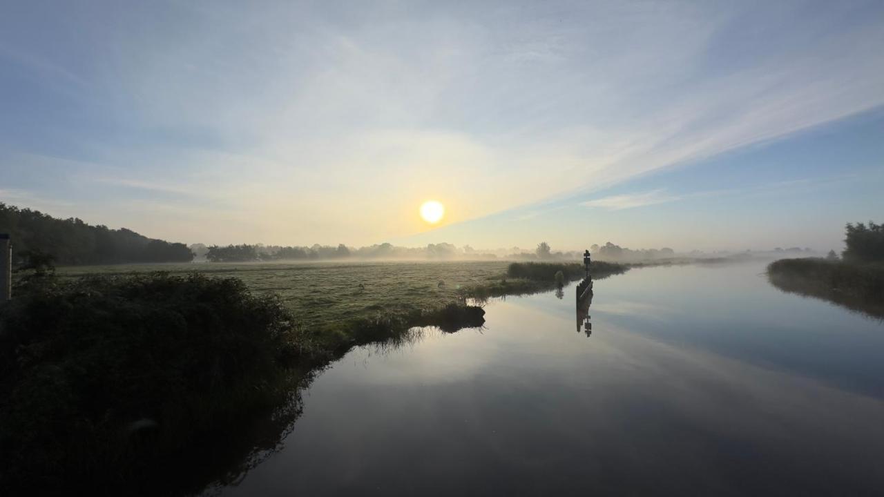 Puur Eastermar - Monumentaal, Authentiek En Luxe Koetshuis Aan Open Vaarwater Met Jacuzzi En Sauna Oostermeer Exteriér fotografie