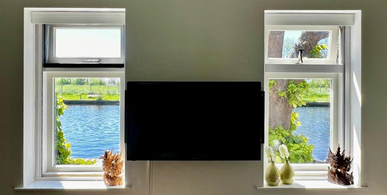 Puur Eastermar - Monumentaal, Authentiek En Luxe Koetshuis Aan Open Vaarwater Met Jacuzzi En Sauna Oostermeer Exteriér fotografie