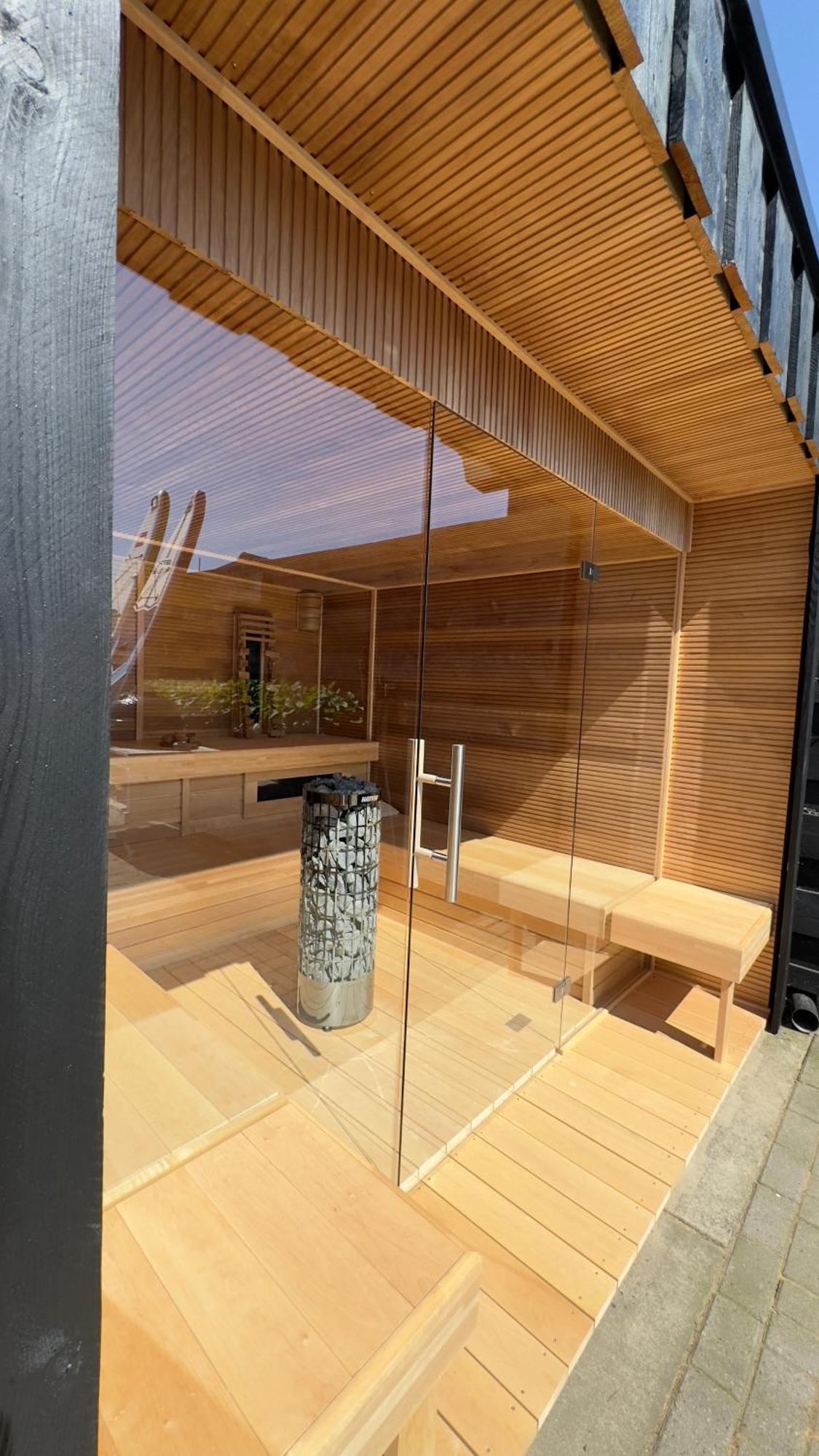Puur Eastermar - Monumentaal, Authentiek En Luxe Koetshuis Aan Open Vaarwater Met Jacuzzi En Sauna Oostermeer Exteriér fotografie