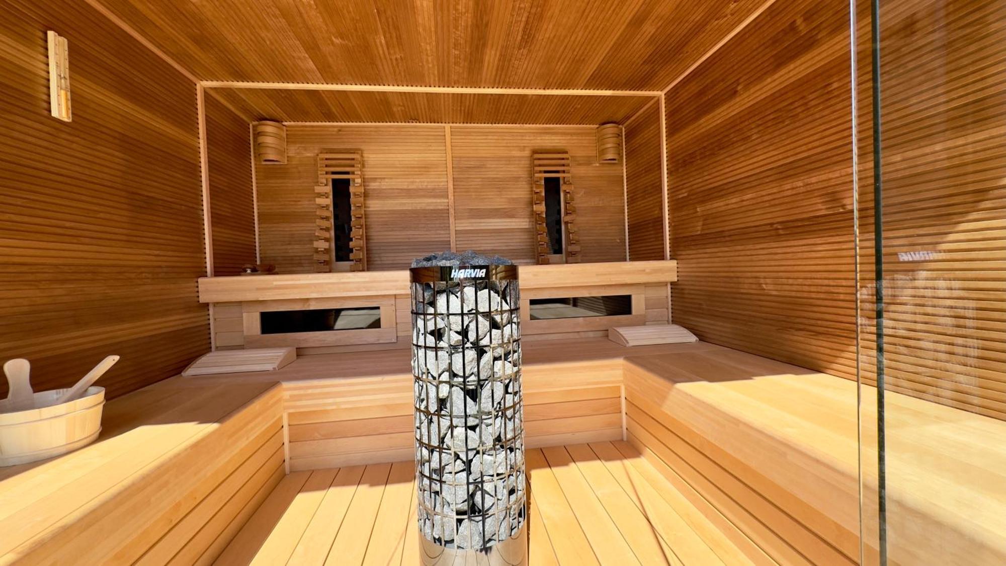 Puur Eastermar - Monumentaal, Authentiek En Luxe Koetshuis Aan Open Vaarwater Met Jacuzzi En Sauna Oostermeer Exteriér fotografie